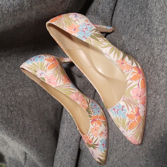 Justfab Khloy-E Tropical Floral Print Pump (8.5) - Picture 1 of 10